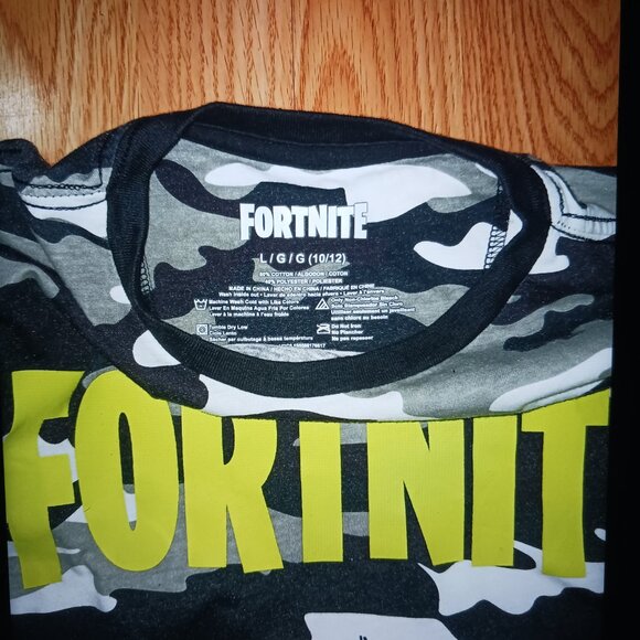 Fortnite shirt - Picture 2 of 2